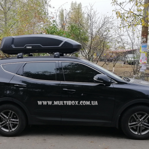 Автомобільний бокс Thule Force XT L чорний з двостороннім відкриттям на Hyundai Santa Fe.