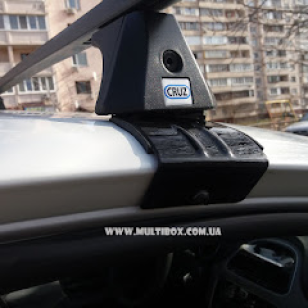 Недорогий автомобільний багажник на дах Cruz 935-605 на Fiat Linea