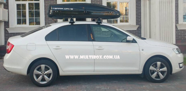 Автомобільний бокс Terra Drive 480 DS чорний глянець на Skoda Rapid