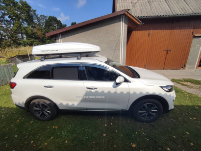 Автомобільний бокс Terra Drive 500 білий глянцевий, двосторонній на Kia Sorento