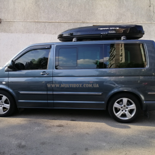 Автомобільний бокс Terra Drive 600 чорний глянцевий, двосторонній на дах мікроавтобуса VW Multivan Transporter T5/T6
