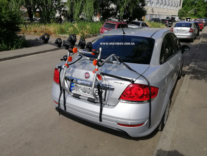 Крепление велосипеда на заднюю дверь Aguri Spider на авто Fiat Linea